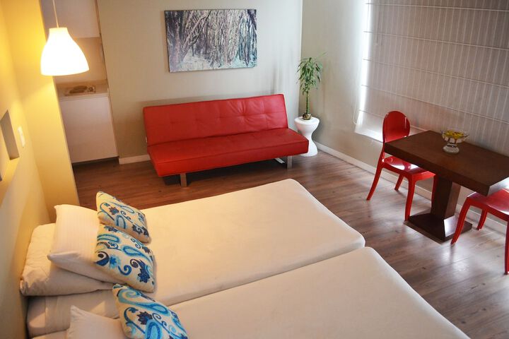Room 9 of 40