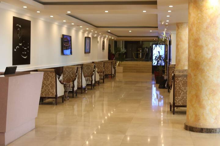 Entrance & Lobby