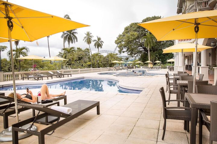 Hotel Pool