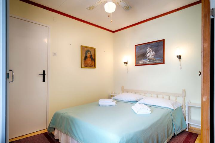 Room 12 of 48