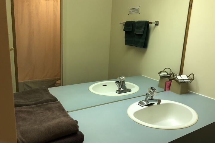 Room 13 of 28