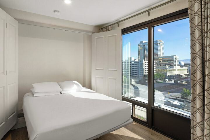 Room 13 of 35