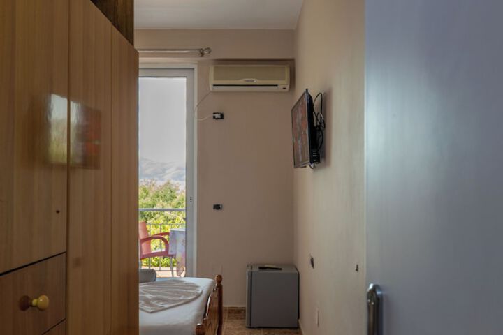 Room 28 of 178
