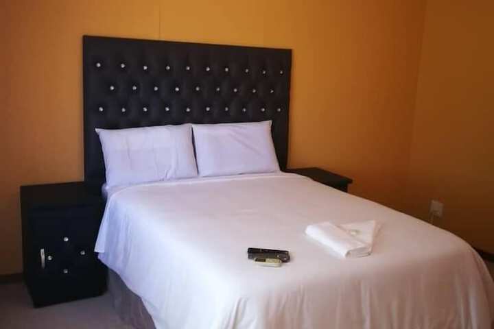 Room 5 of 11