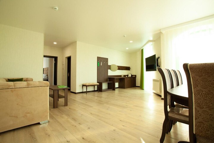 Room 17 of 36