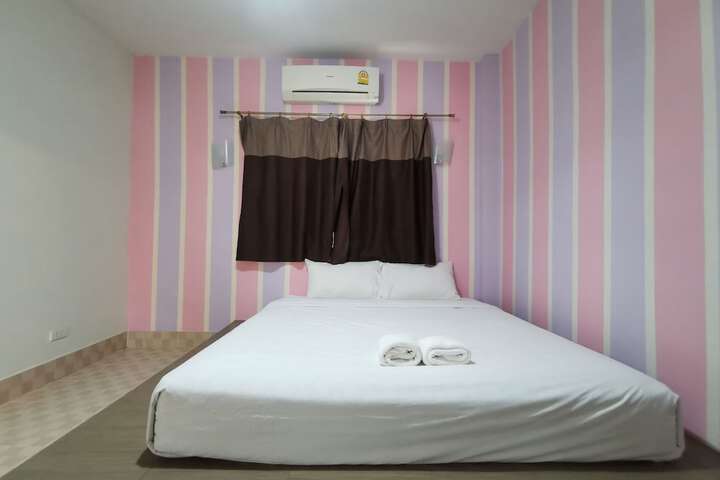 Room 4 of 79