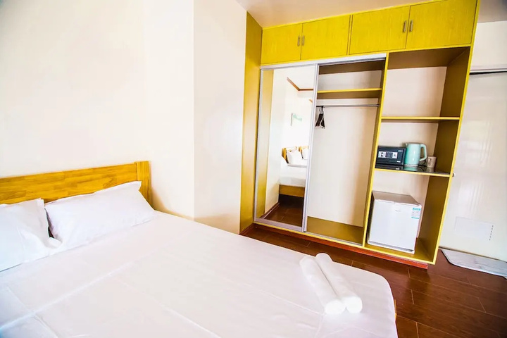 Room 4 of 13