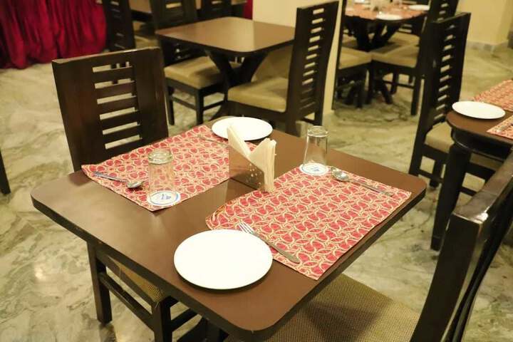 Dining 42 of 54