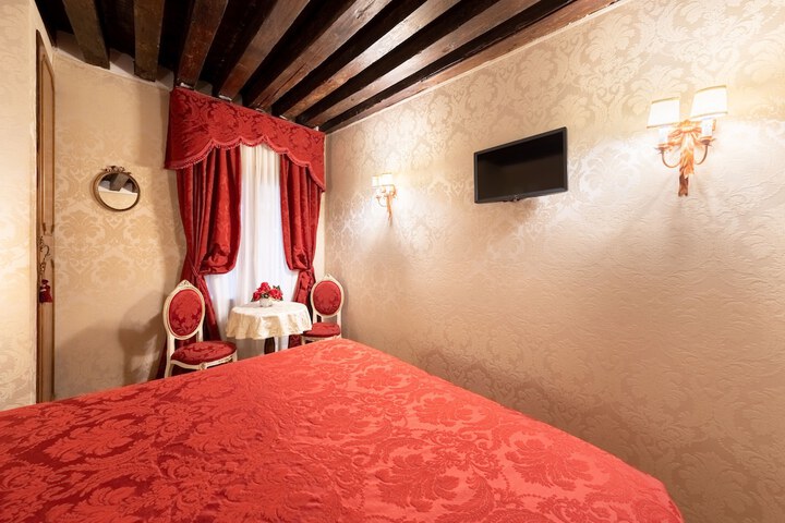 Room 16 of 45