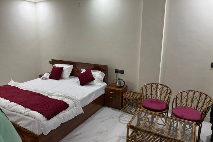 Room 6 of 11