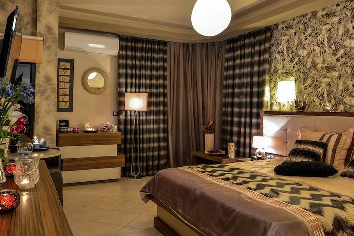 Room 17 of 37