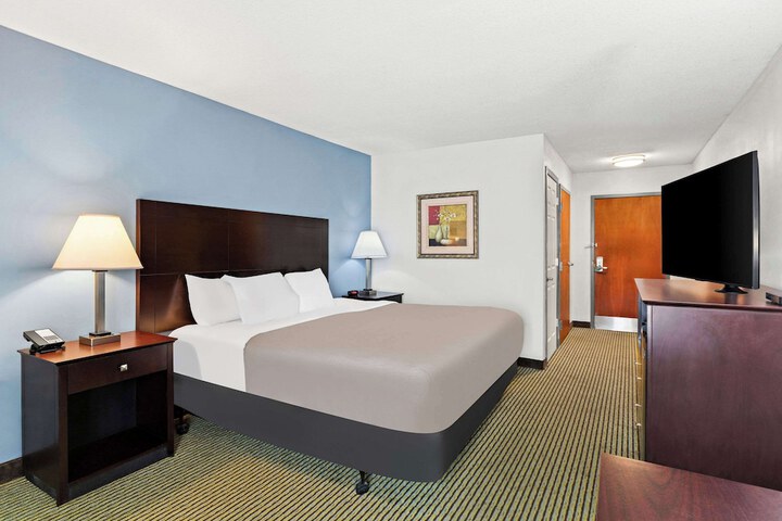 1 King Bed (9 of 20)