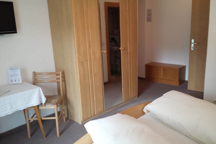 Room 21 of 83