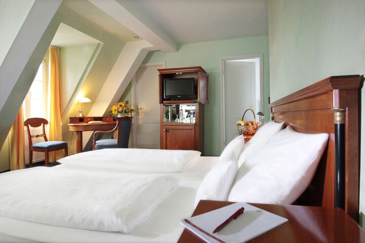 Room 2 of 34