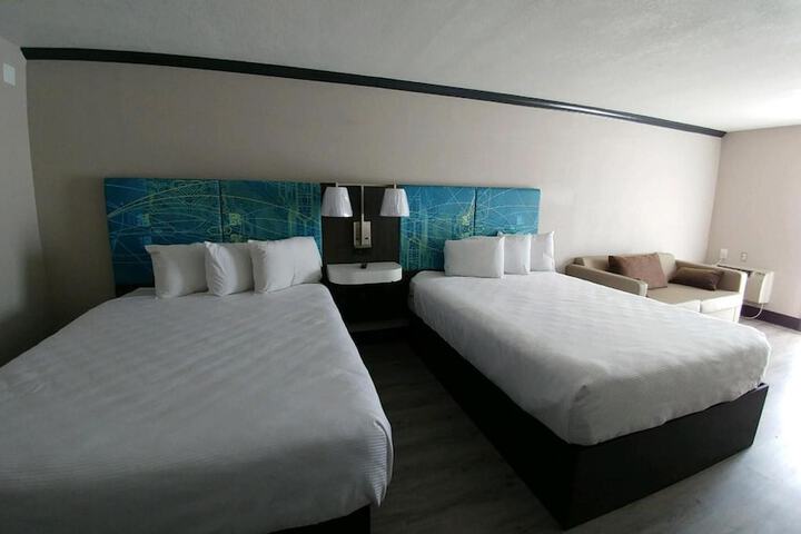 2 Queen Beds Oceanfront (7 of 12)