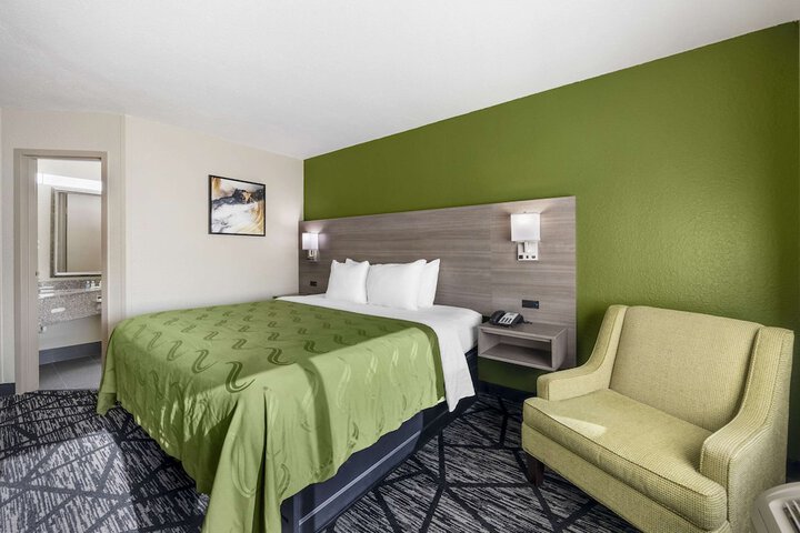 1 King Bed (7 of 14)