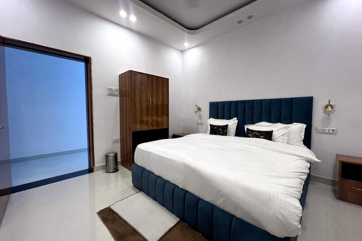 Room 27 of 52