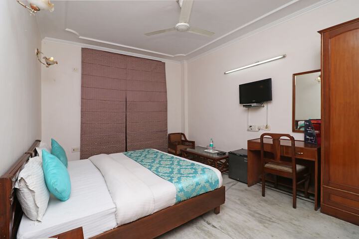 Room 5 of 14
