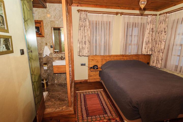 Room 21 of 47