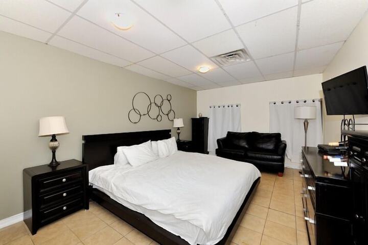 Room 44 of 324