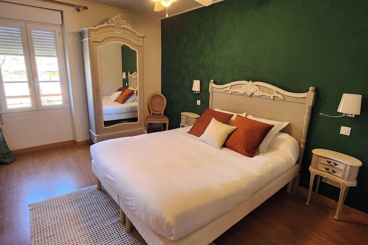 Room 8 of 30