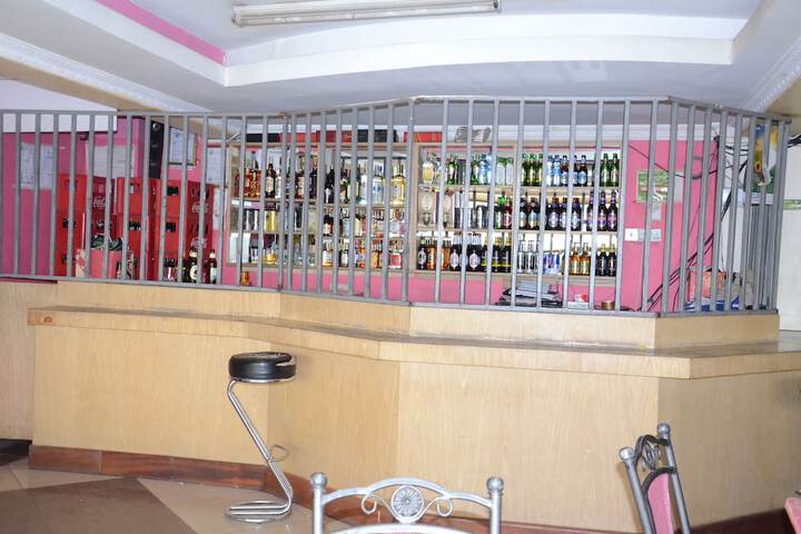 Lounge 26 of 29