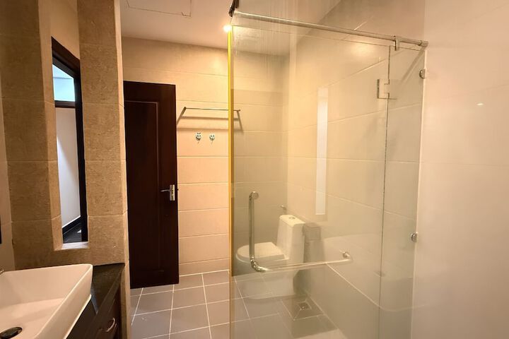 Room 17 of 24