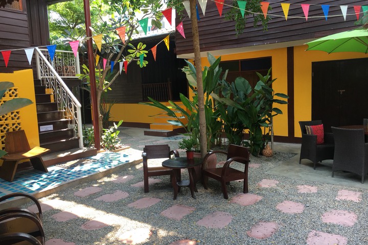 Hotel Exterior 3 of 6
