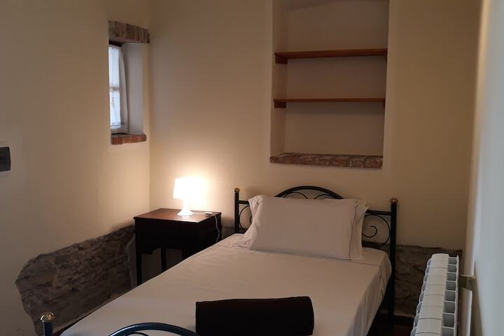 Room 13 of 42