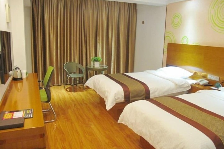 Room 6 of 10