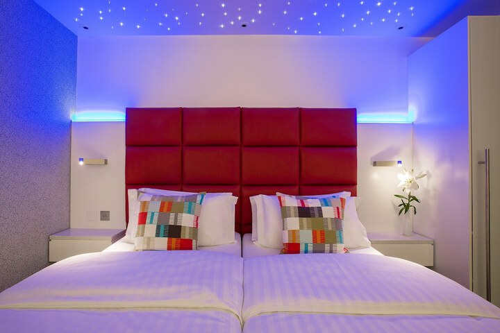 Room 33 of 67