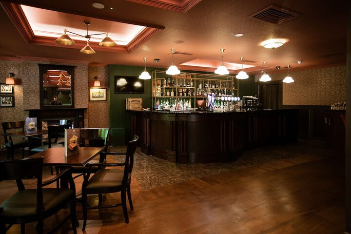 Lounge 128 of 146