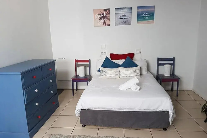 Room 2 of 10