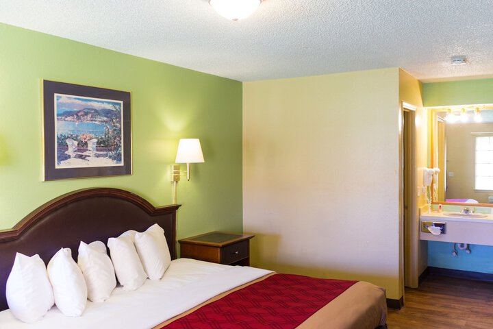1 King Bed (14 of 18)