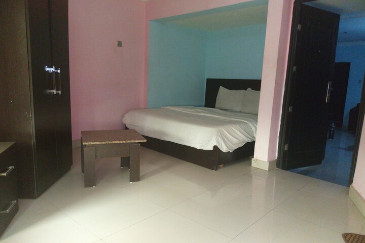 Room 5 of 28