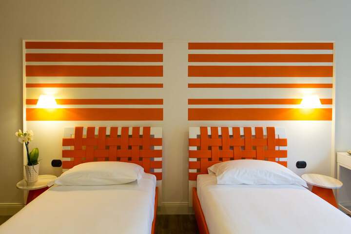 Room 14 of 80