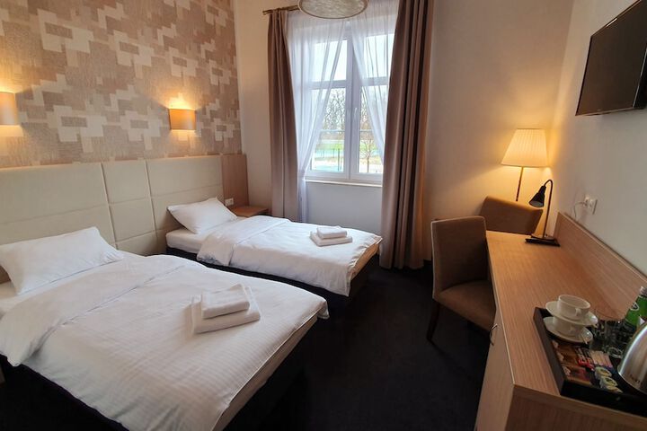 Room 8 of 37