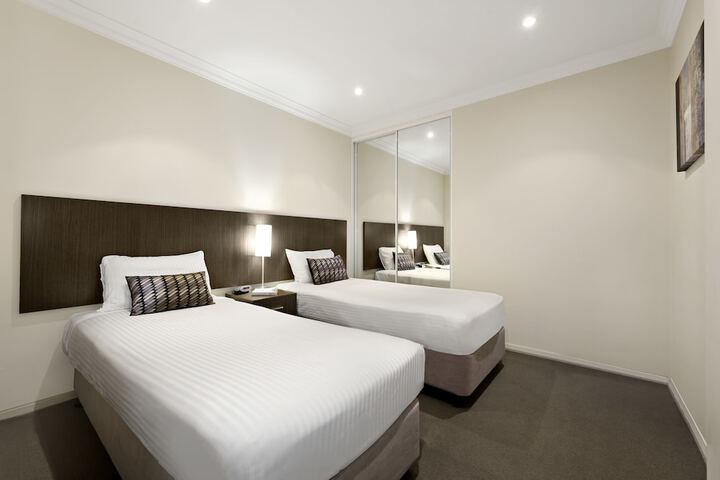 Room 4 of 16