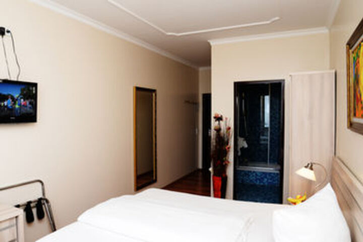 Room 50 of 81