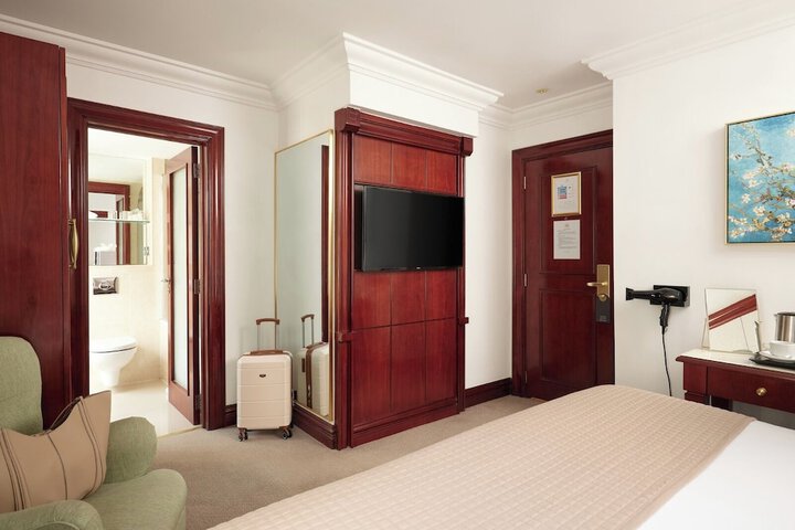 Room 9 of 29