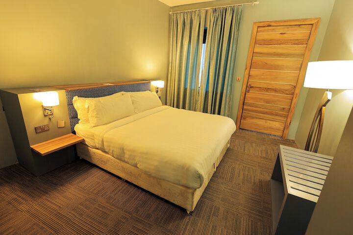 Room 4 of 34
