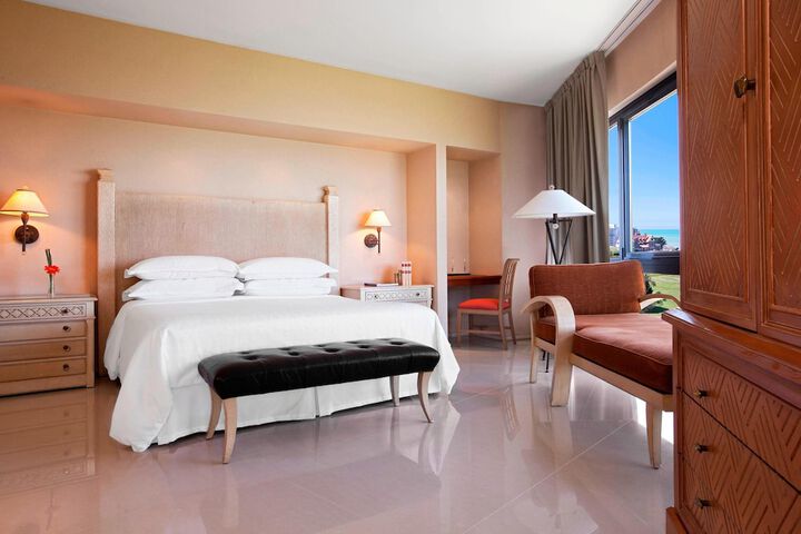 Room 15 of 46