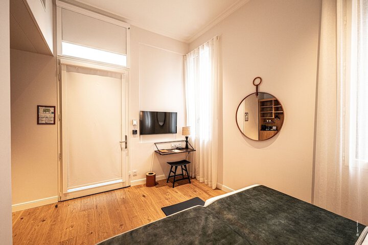Room 12 of 110