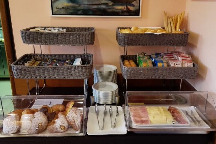 Breakfast/Coffee Service 38 of 46