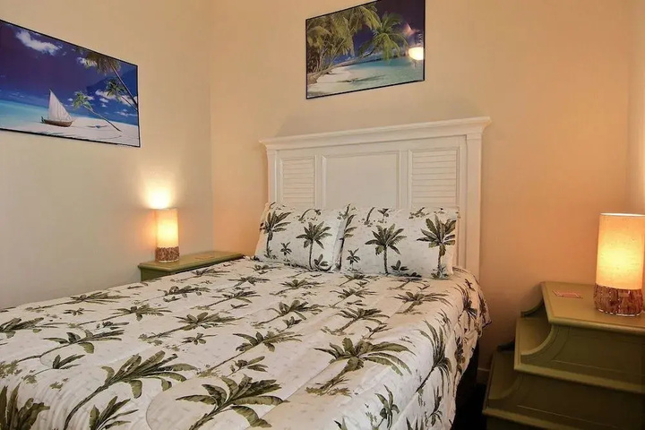Room 4 of 20