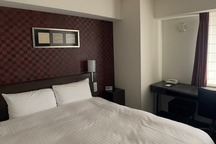 Room 6 of 52