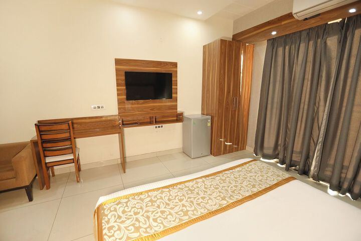 Room 30 of 77