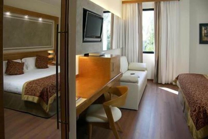Room 13 of 73