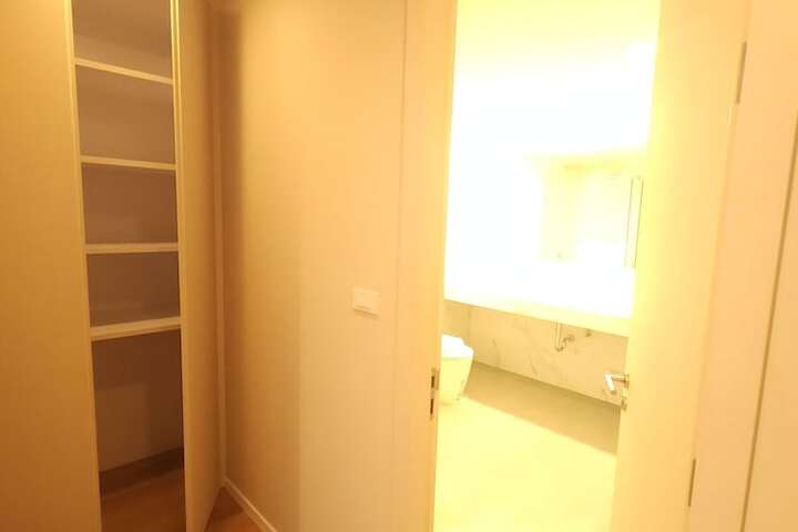 Room 10 of 61