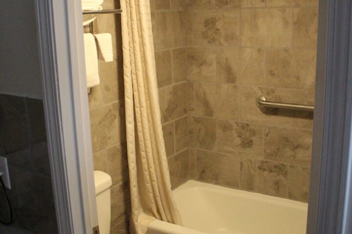 2 Queen Beds (3 of 10)